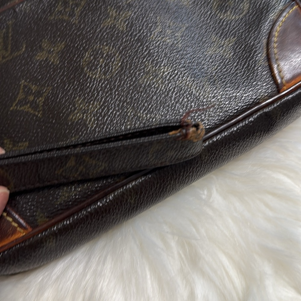 Louis Vuitton Pouch/Wristlet - Picture 5 of 7